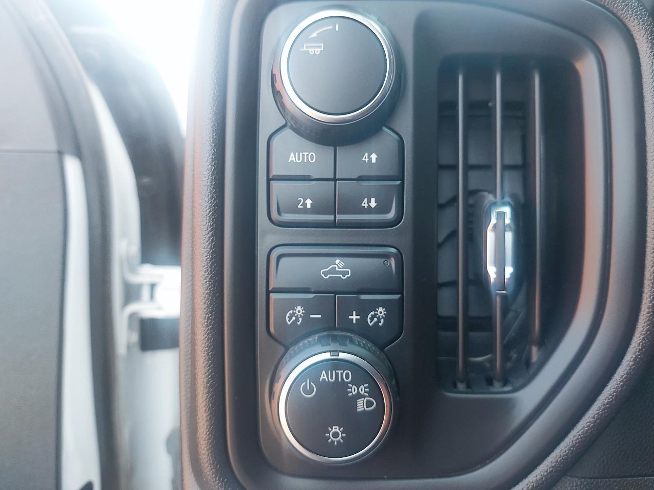 2024 Chevrolet Silverado 1500 White Baie-Comeau - photo #15