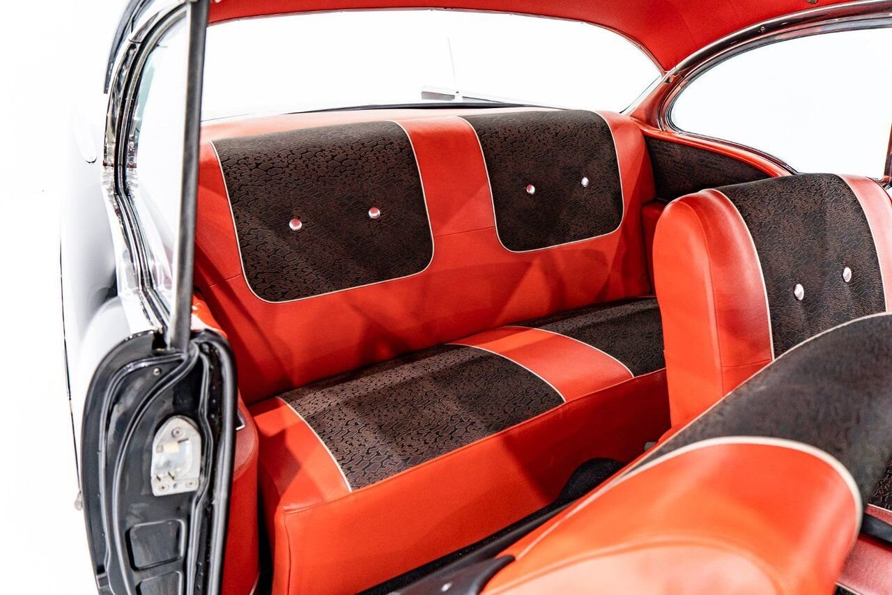 Chevrolet Bel Air Beautifully presented. Restored in desirable color combo | PRIX EN USD 1957 Noir Montréal - photo #68