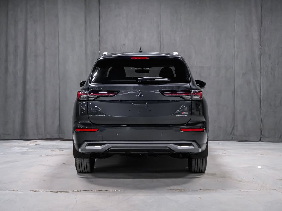 2026 Mitsubishi Outlander Plug-In Hybrid LE Graphite Grey Metallic