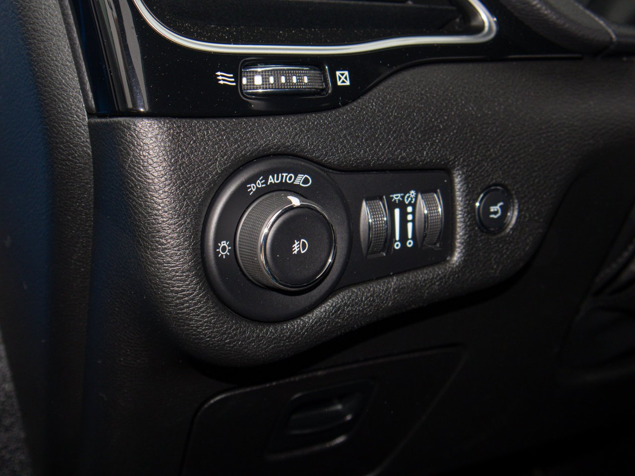 2022 Jeep Cherokee Altitude 4x4 Blue Sherwood Park - photo #20