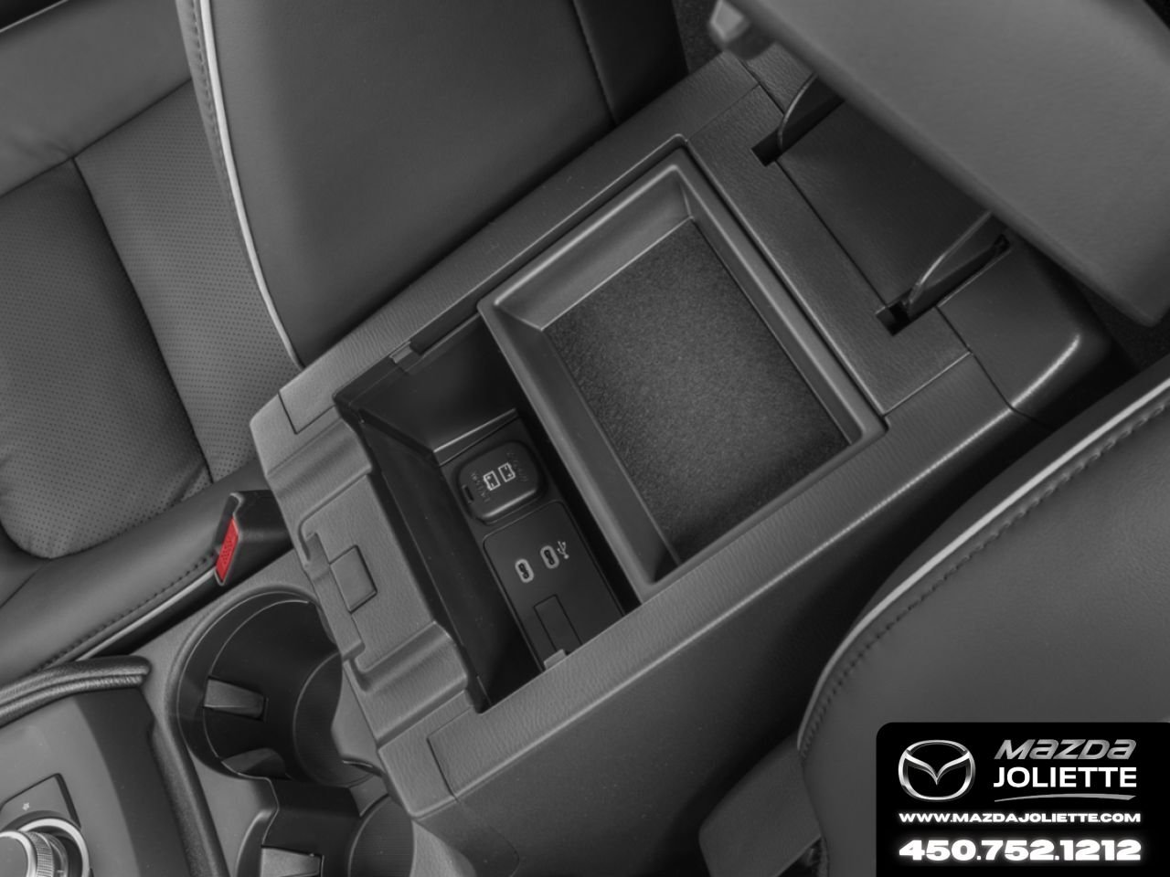 2025 MAZDA CX-5 Jet Black Mica Notre-Dame-des-Prairies - photo #4