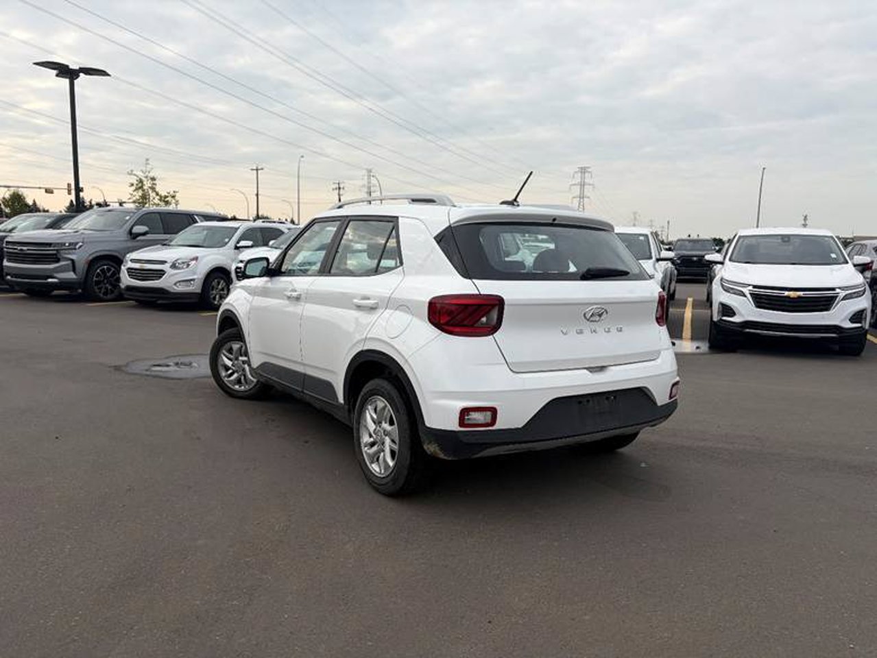 2025 Hyundai Venue Preferred IVT White Sherwood Park - photo #3