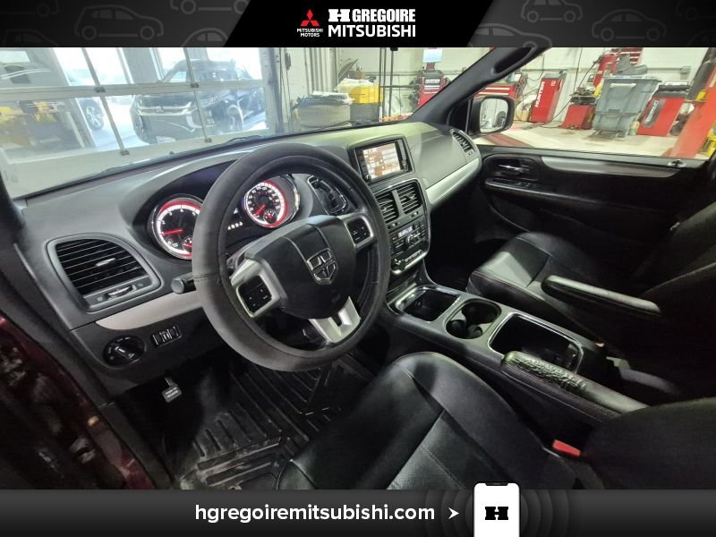 2016 Dodge GR Caravan Red Laval - photo #16
