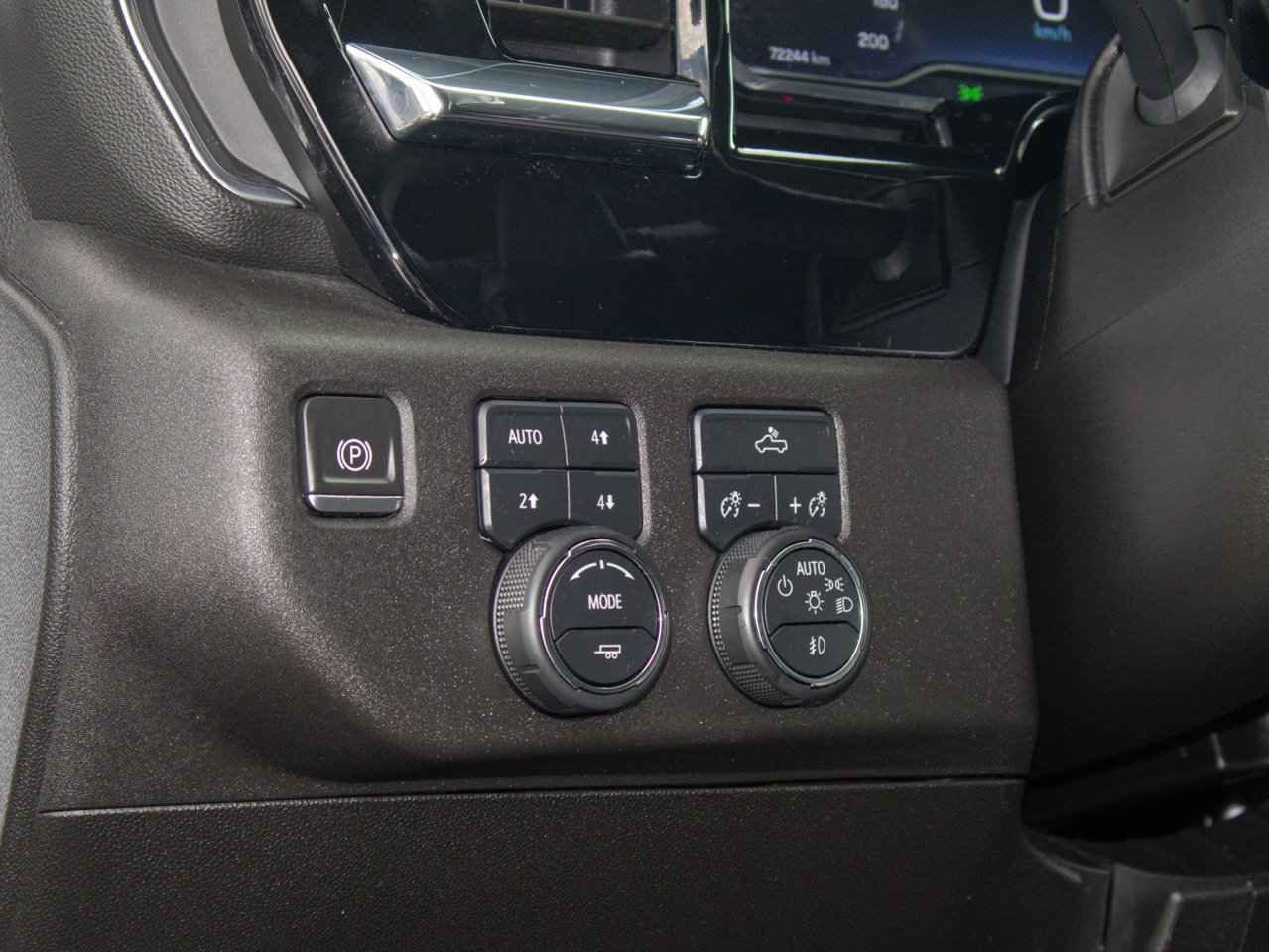 2024 Chevrolet Silverado 1500 4WD Crew Cab 147 RST White Sherwood Park - photo #20