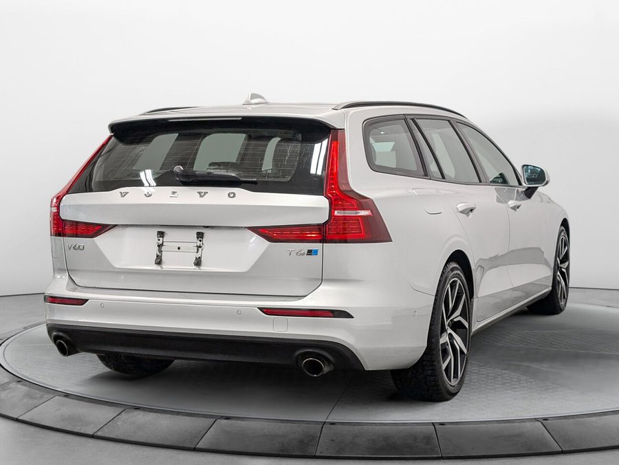 Volvo V60 T6 AWD Sièges chauffants Toit pano À voir !! 2019 .