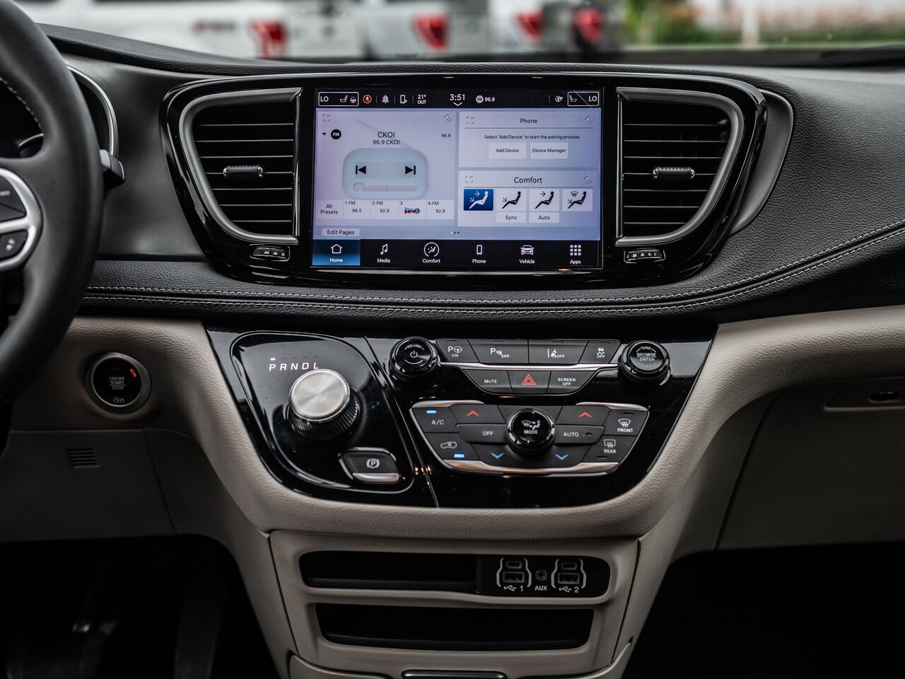 Chrysler Pacifica Hybrid 2023 Bleu Sainte-Julienne - photo #30