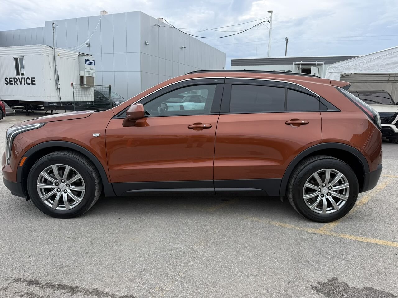 2019 Cadillac XT4 SPORT AWD Orange Laval - photo #1