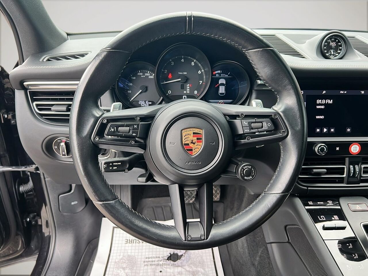 2023 Porsche MACAN Black Québec - photo #11