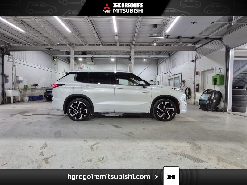 2023 Mitsubishi Outlander Plug-In Hybrid White Blainville - photo #10