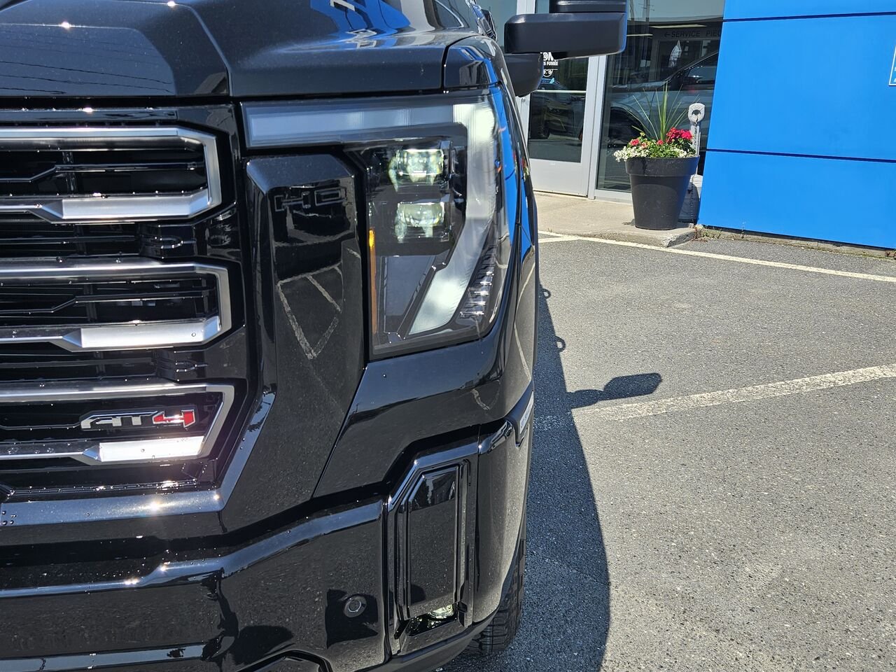 GMC Sierra 2500HD AT4 cabine multiplace 4RM 159 po 2026 Noir onyx Thetford Mines - photo #7