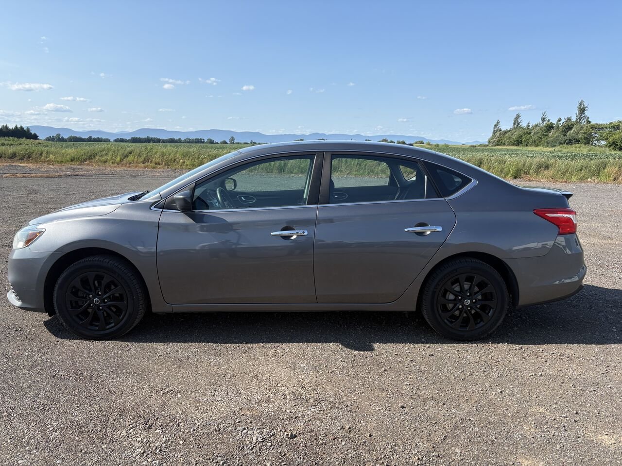 Nissan Sentra SV Édition de minuit CVT 2018 Gris Montmagny - photo #2