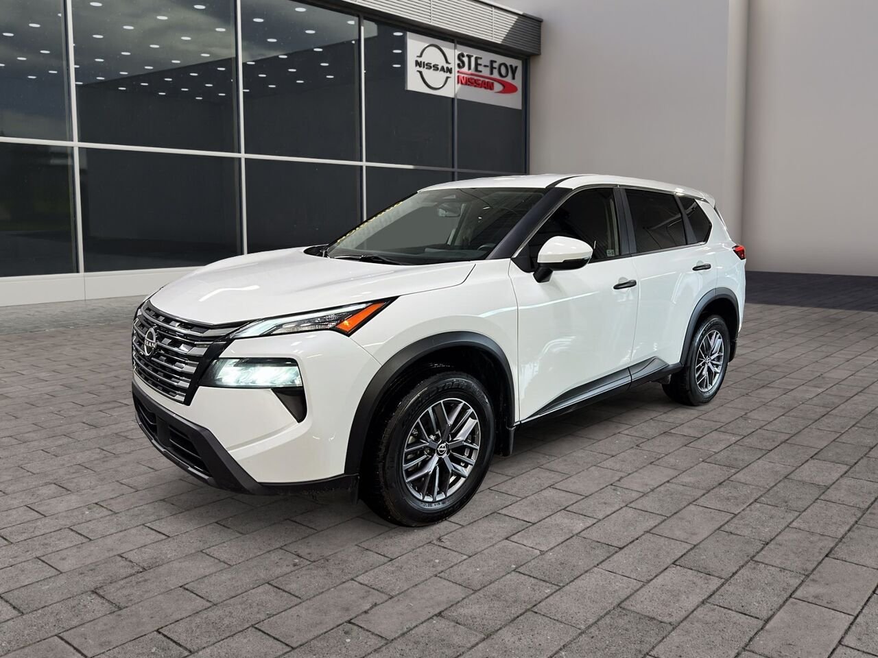 2024 Nissan Rogue White Québec - photo #0
