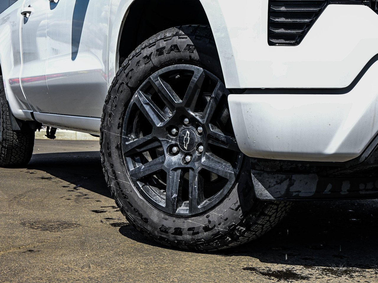 2025 Chevrolet Silverado 1500 4WD Double Cab 147 RST White Sherwood Park - photo #8