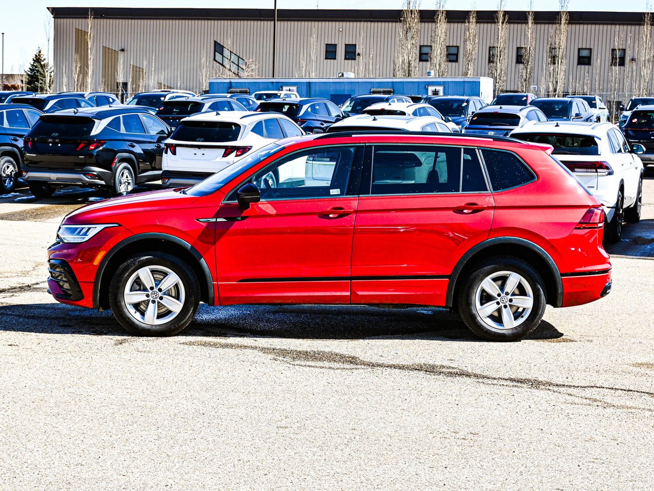 2024 Volkswagen Tiguan Comfortline R-Line Black Edition 4MOTION Red Sherwood Park - photo #9