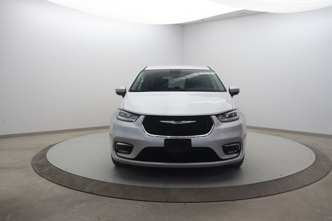 2023 Chrysler Pacifica VIN 2C4RC3BG7PR570006 Silver Chicoutimi - photo #1