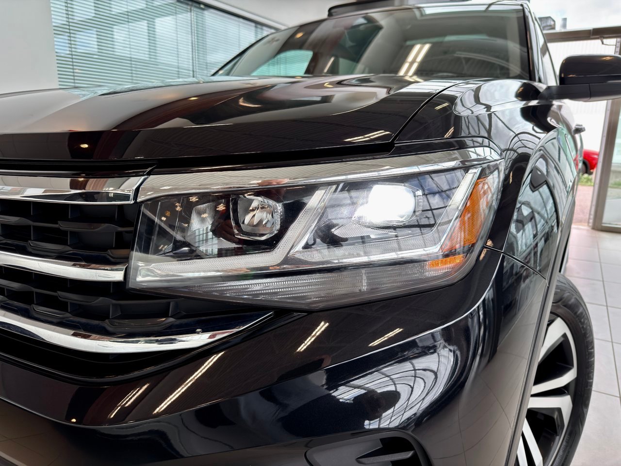 2022 Volkswagen Atlas Black Notre-Dame-des-Prairies - photo #2