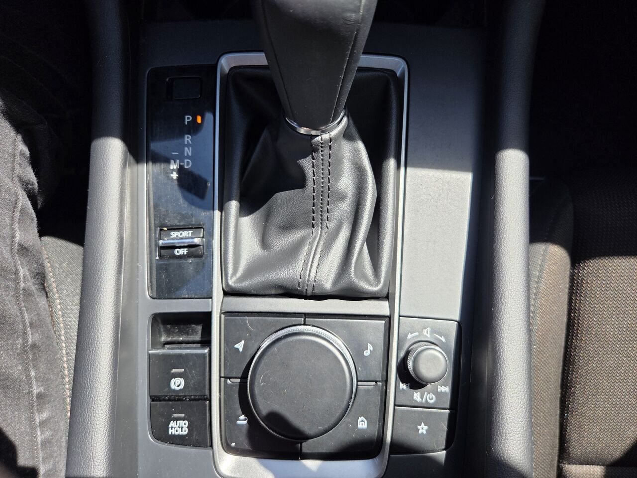 MAZDA MAZDA3 SPORT 2023 01C4 GRIS Amos - photo #15