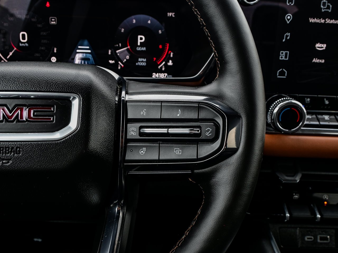 2025 GMC Canyon 4WD Crew Cab AT4 Black Sherwood Park - photo #24