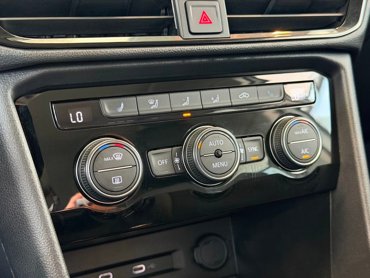 2022 Volkswagen Taos White Notre-Dame-des-Prairies - photo #30