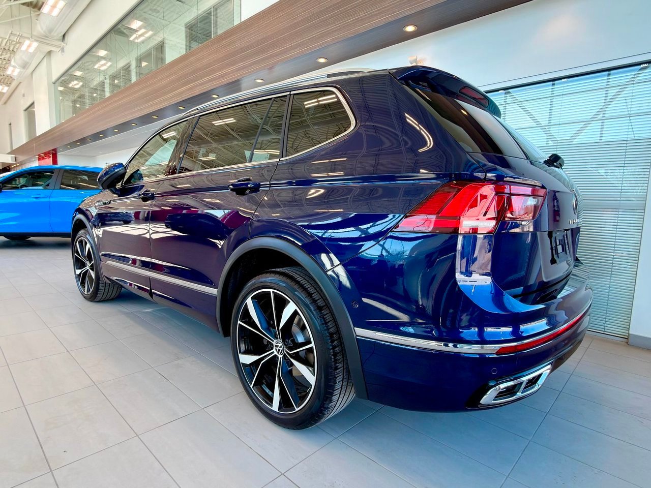 2024 Volkswagen Tiguan Blue Notre-Dame-des-Prairies - photo #11