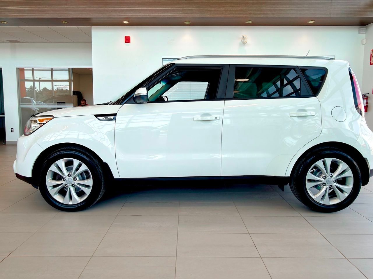 2016 Kia Soul White Notre-Dame-des-Prairies - photo #6