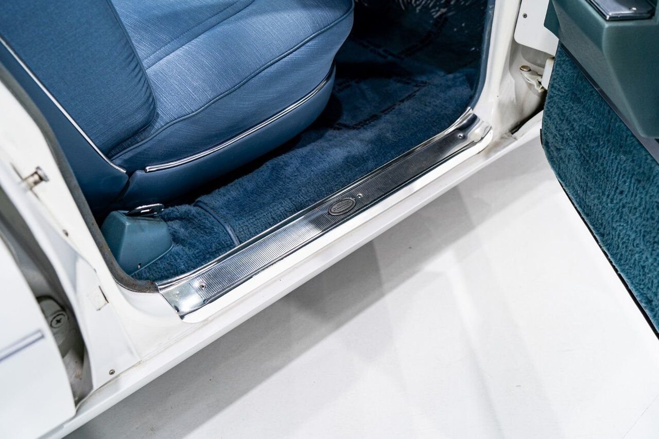 Cadillac Fleetwood **PRICE IN USD** Factory Limo dual AC with only 18,892 miles 1966 Blanc Montréal - photo #70