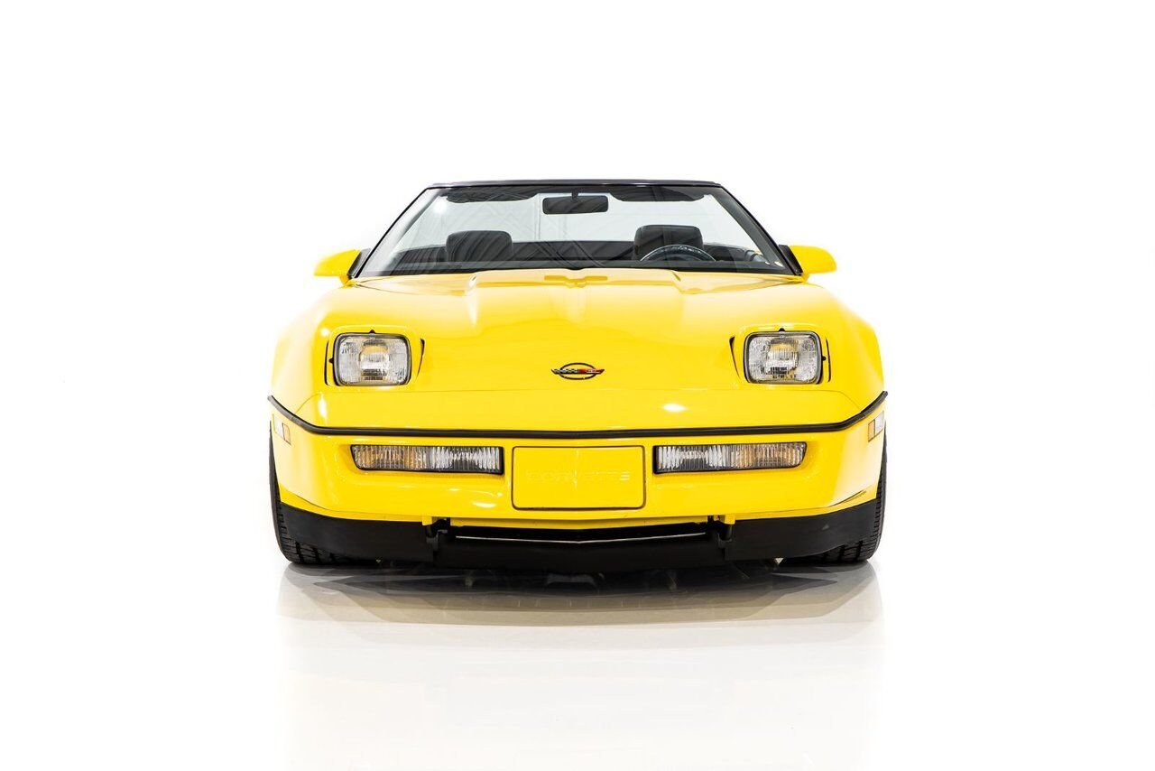 1986 Chevrolet Corvette Pace Car livery with only 17,380km (10,800miles) Yellow Montreal - photo #2