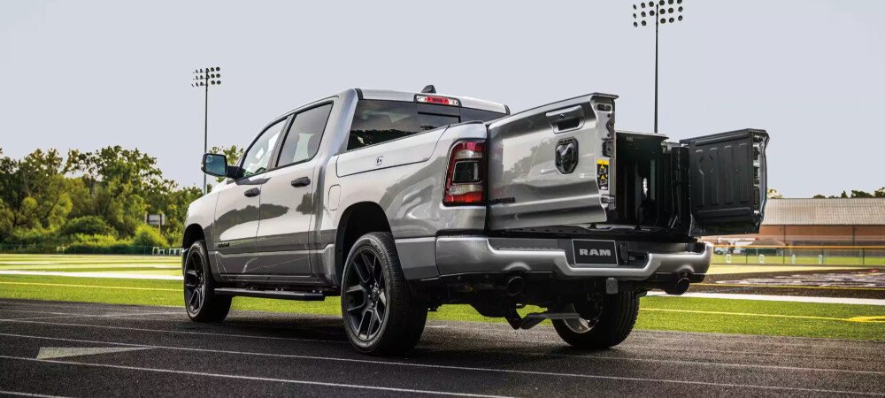 RAM 1500 2024 Argent Saint-Eustache - photo #1