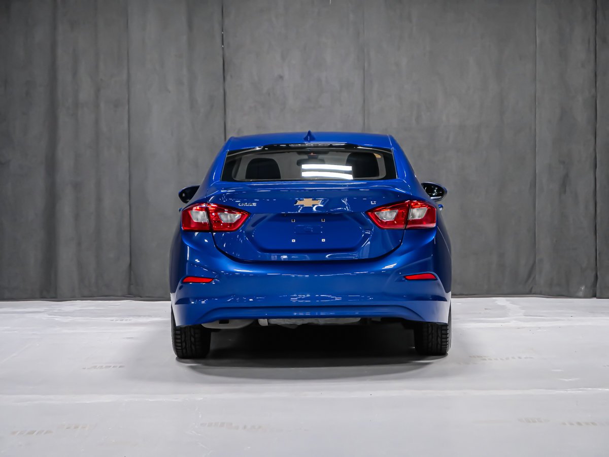 2018 Chevrolet Cruze LT 2 SET DE PNEUS SIÈGES CHAUFFANT APPLE CAR PLAY Black Montreal - photo #4