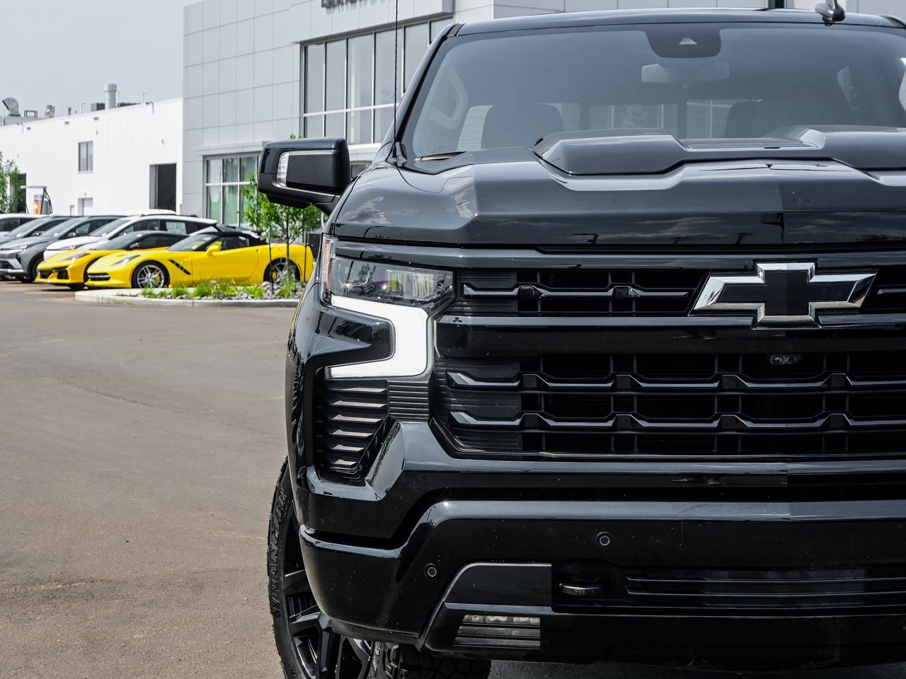 2025 Chevrolet Silverado 1500 4WD Crew Cab 147 LT Trail Boss Black Sherwood Park - photo #4