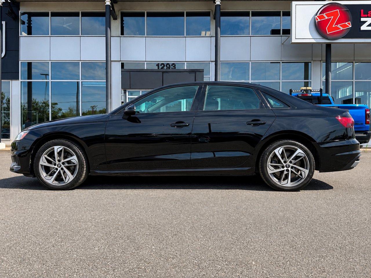 Audi A4 Black Optic 2023 Noir Granby - photo #2