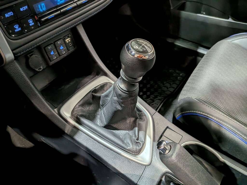 2017 Toyota Corolla 4dr Sdn CVT CE White Val-David - photo #26