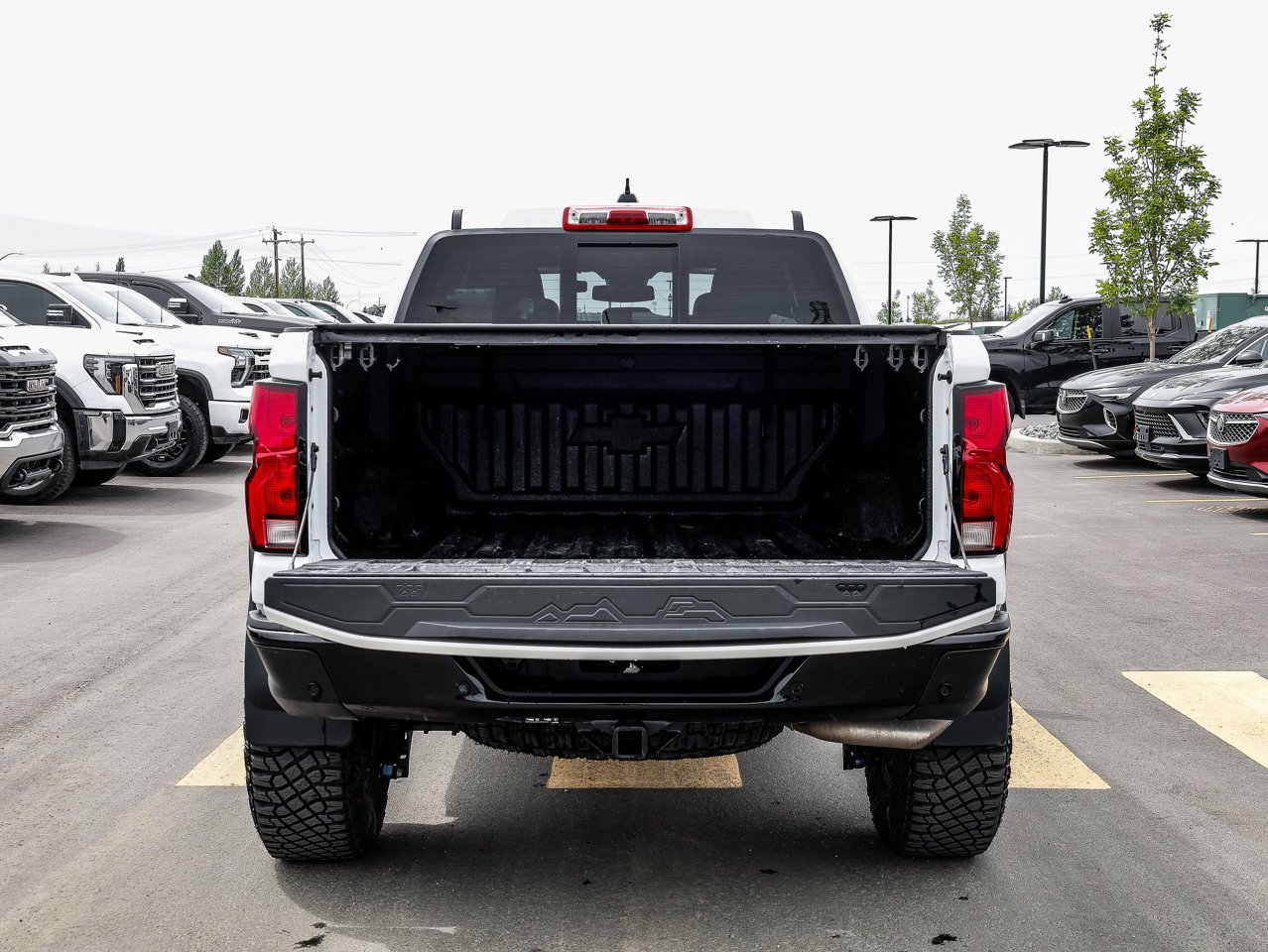 2025 Chevrolet Colorado 4WD Crew Cab ZR2 White Sherwood Park - photo #13
