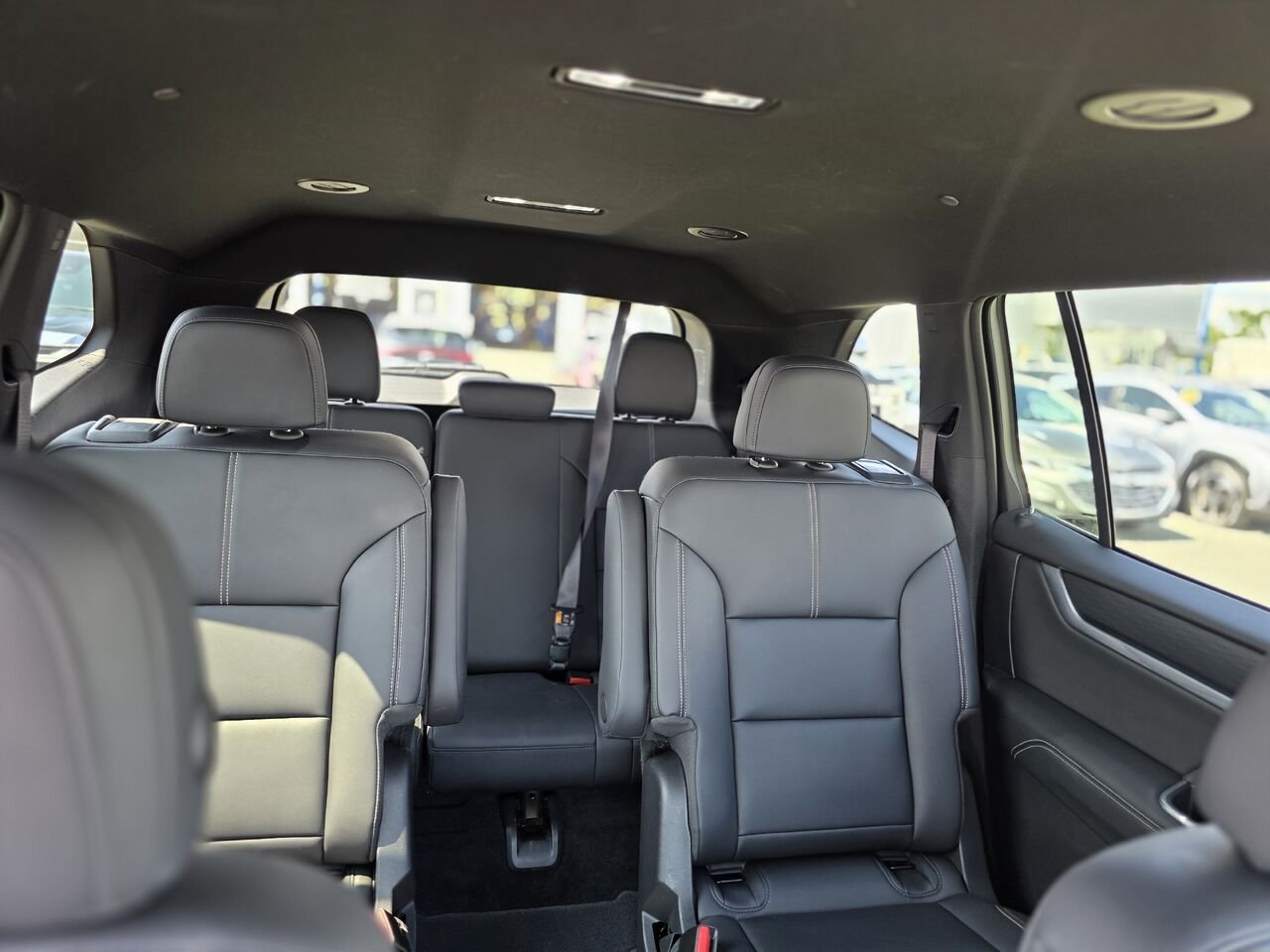 GMC Acadia Elevation 2024 Blanc Rouyn-Noranda - photo #24