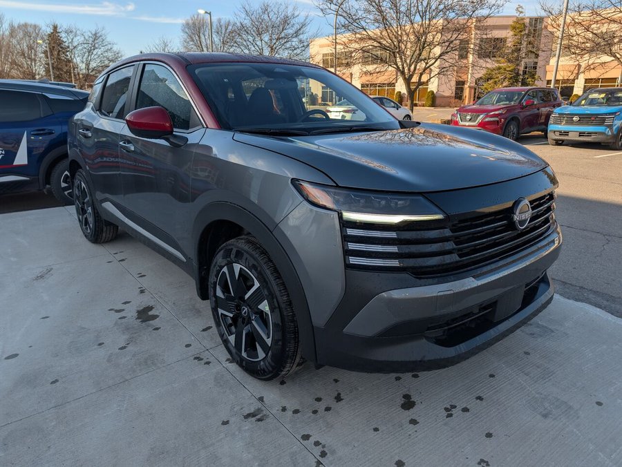 Nissan Kicks 2026 2026 Gris poudre métallisé/Couche teintée Braise écarlate