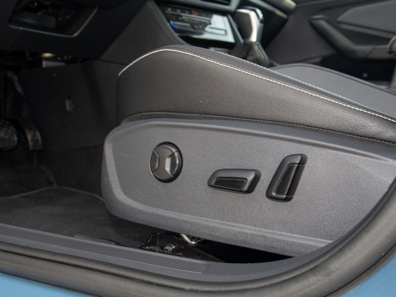 2025 Volkswagen Jetta Comfortline Auto Monterey Blue Pearl Sherwood Park - photo #17