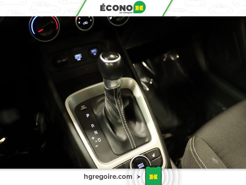 2021 Hyundai Venue Silver Saint-Eustache - photo #19