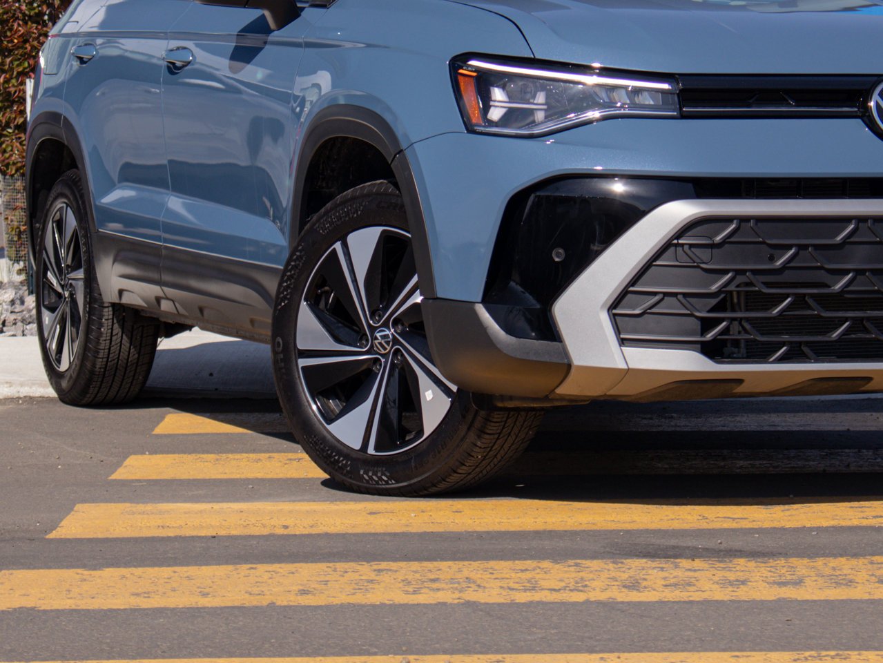 2026 Volkswagen Taos Comfortline 4MOTION Blue Sherwood Park - photo #5