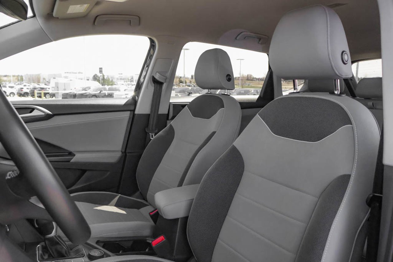2024 Volkswagen Taos Comfortline 4MOTION Black Sherwood Park - photo #29
