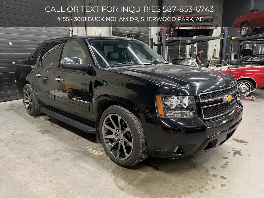 2012 Chevrolet Avalanche 2012 Black