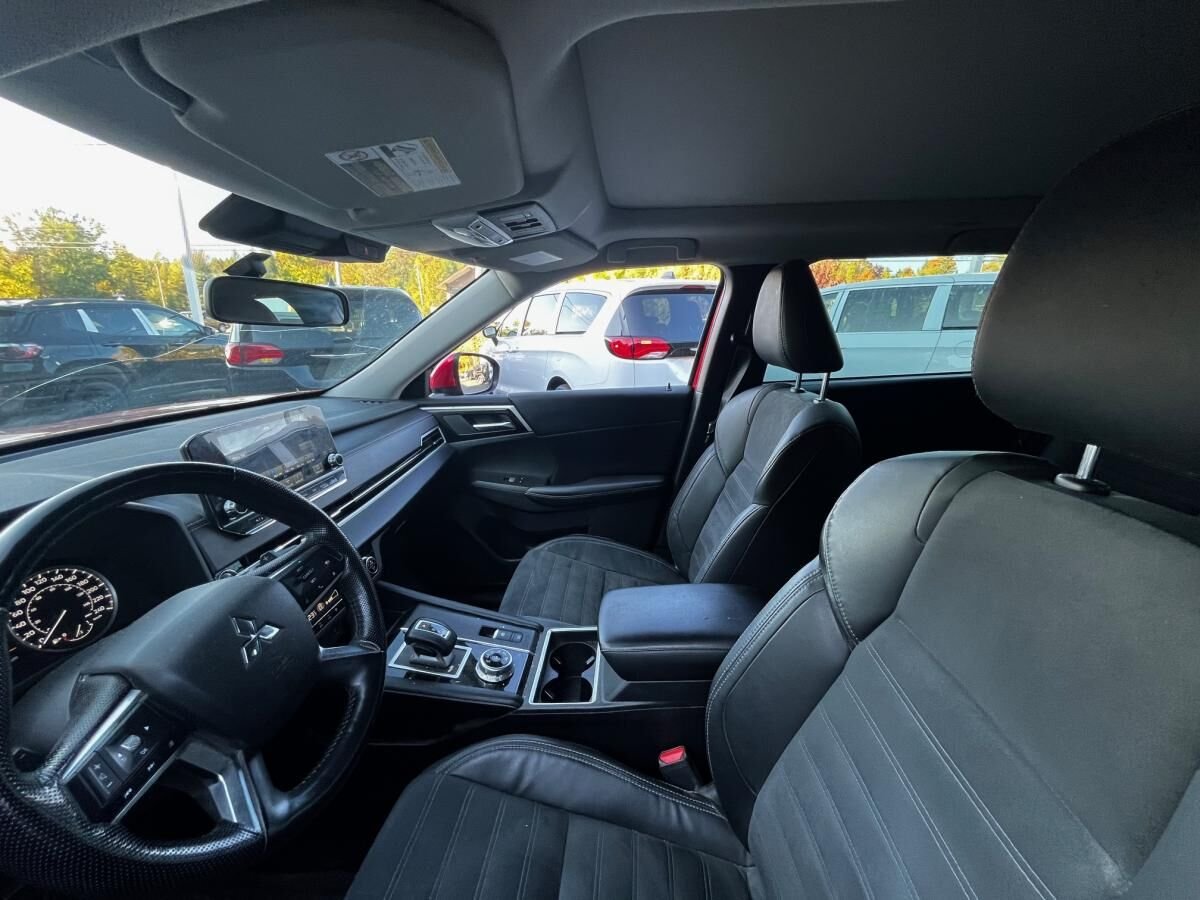 2022 Mitsubishi Outlander Red Sainte-Agathe-des-Monts - photo #4