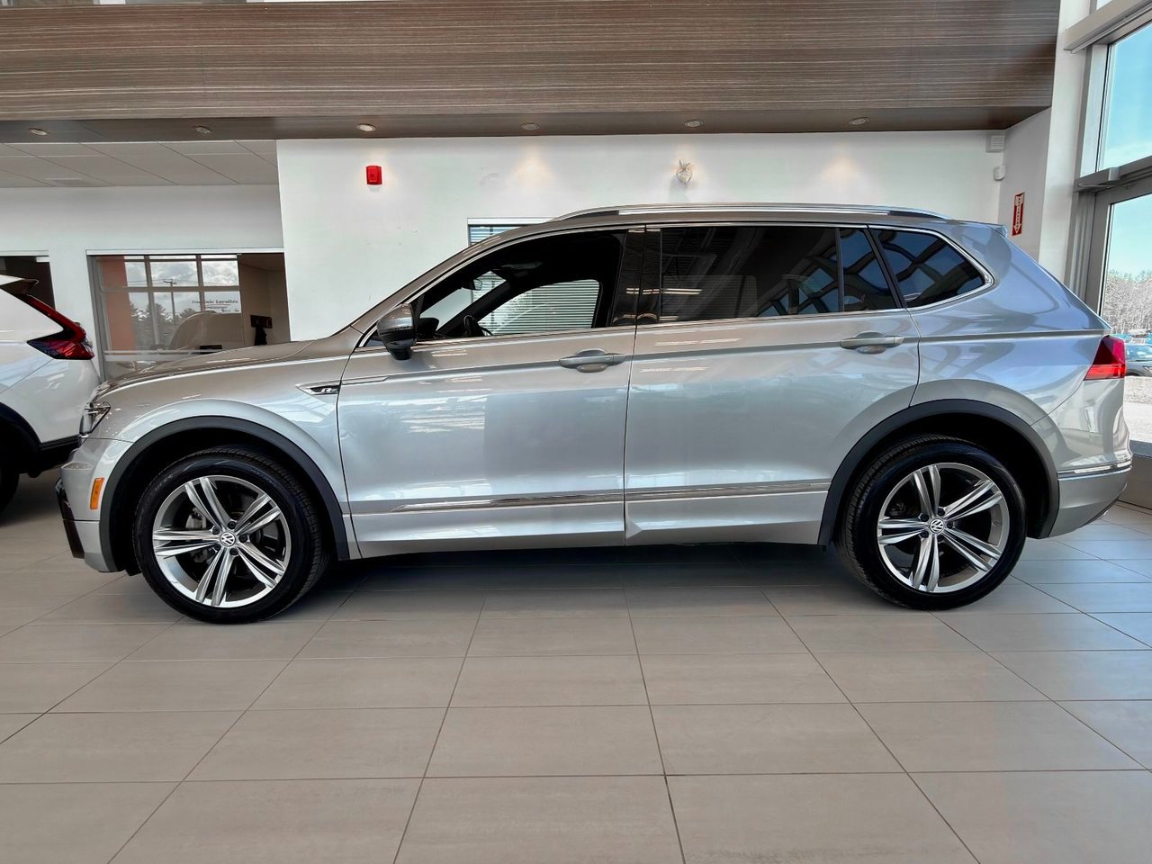 Volkswagen Tiguan 2021 Gris Notre-Dame-des-Prairies - photo #29