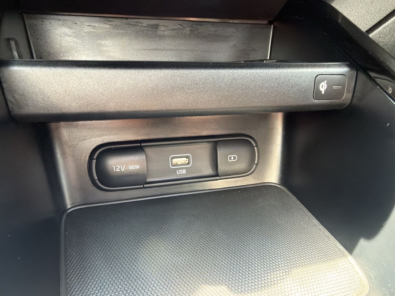 2024 Kia Forte White Thetford Mines - photo #23