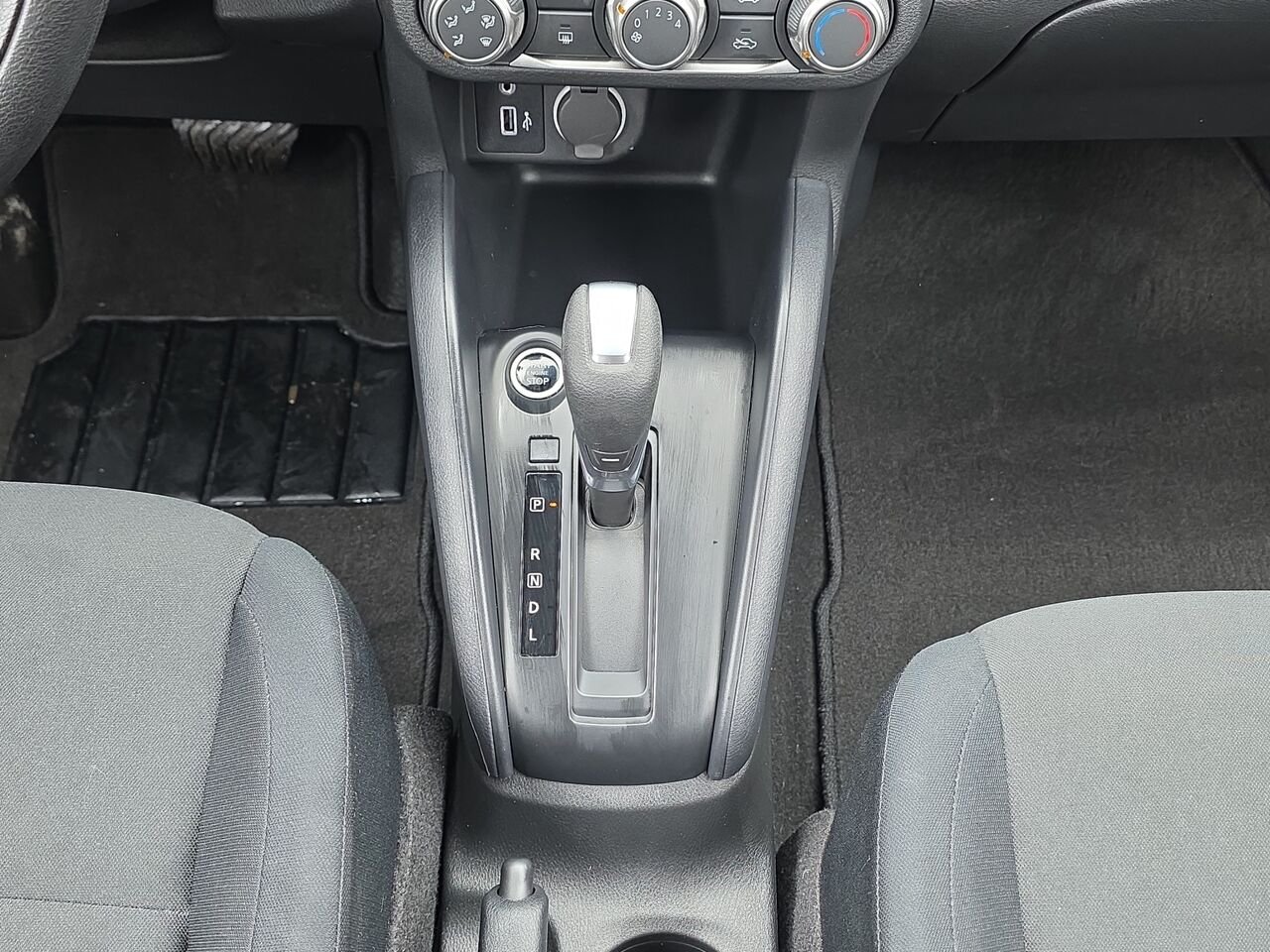2024 Nissan Kicks S TA, commande audio au volant, bluetooth White Val-David - photo #11