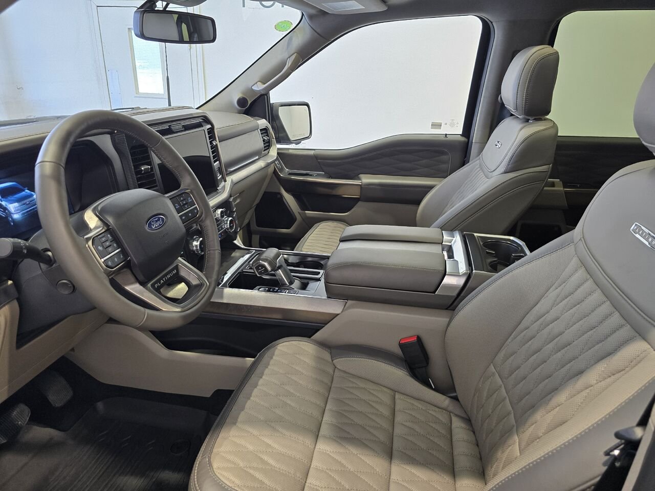 Ford F-150 PLATINUM SUPERCREW 4RM CAISSE DE 5,5 PI 2026 Noir agate métallisé Châteauguay - photo #5