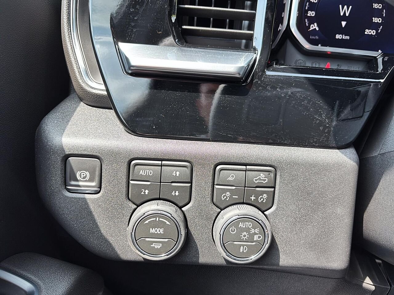 CHEVROLET Silverado 2500HD LTZ 2026 BLANC SOMMET Saint-Hyacinthe - photo #14