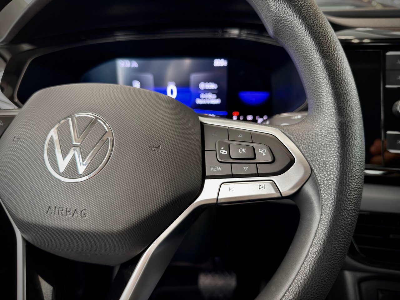 2022 Volkswagen Taos Black Notre-Dame-des-Prairies - photo #22