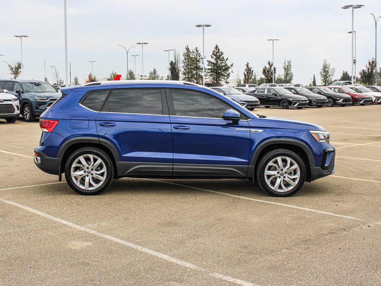 2022 Volkswagen Taos Comfortline 4MOTION Blue Sherwood Park - photo #9