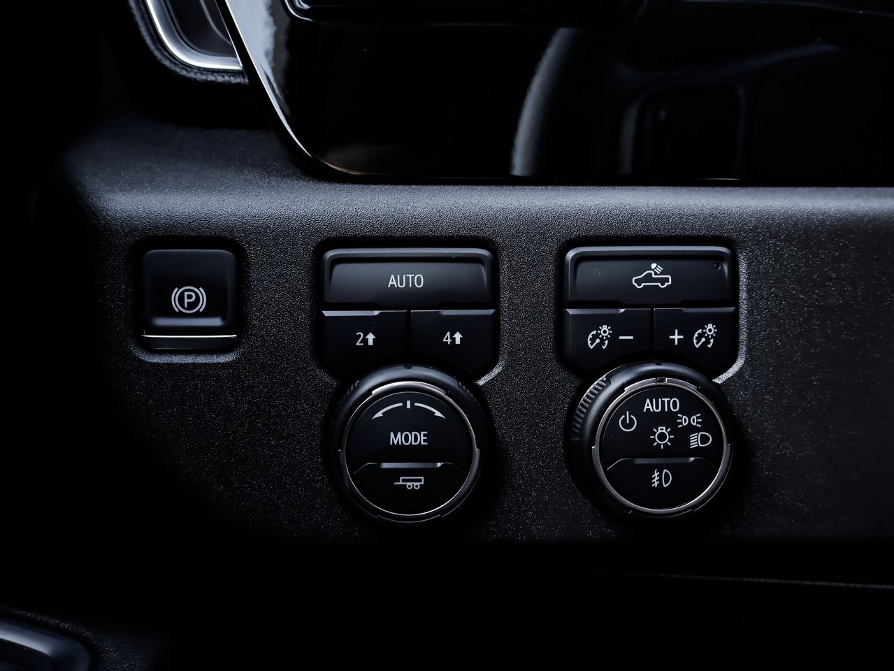 2024 Chevrolet Silverado 1500 4WD Crew Cab 147 RST White Sherwood Park - photo #17
