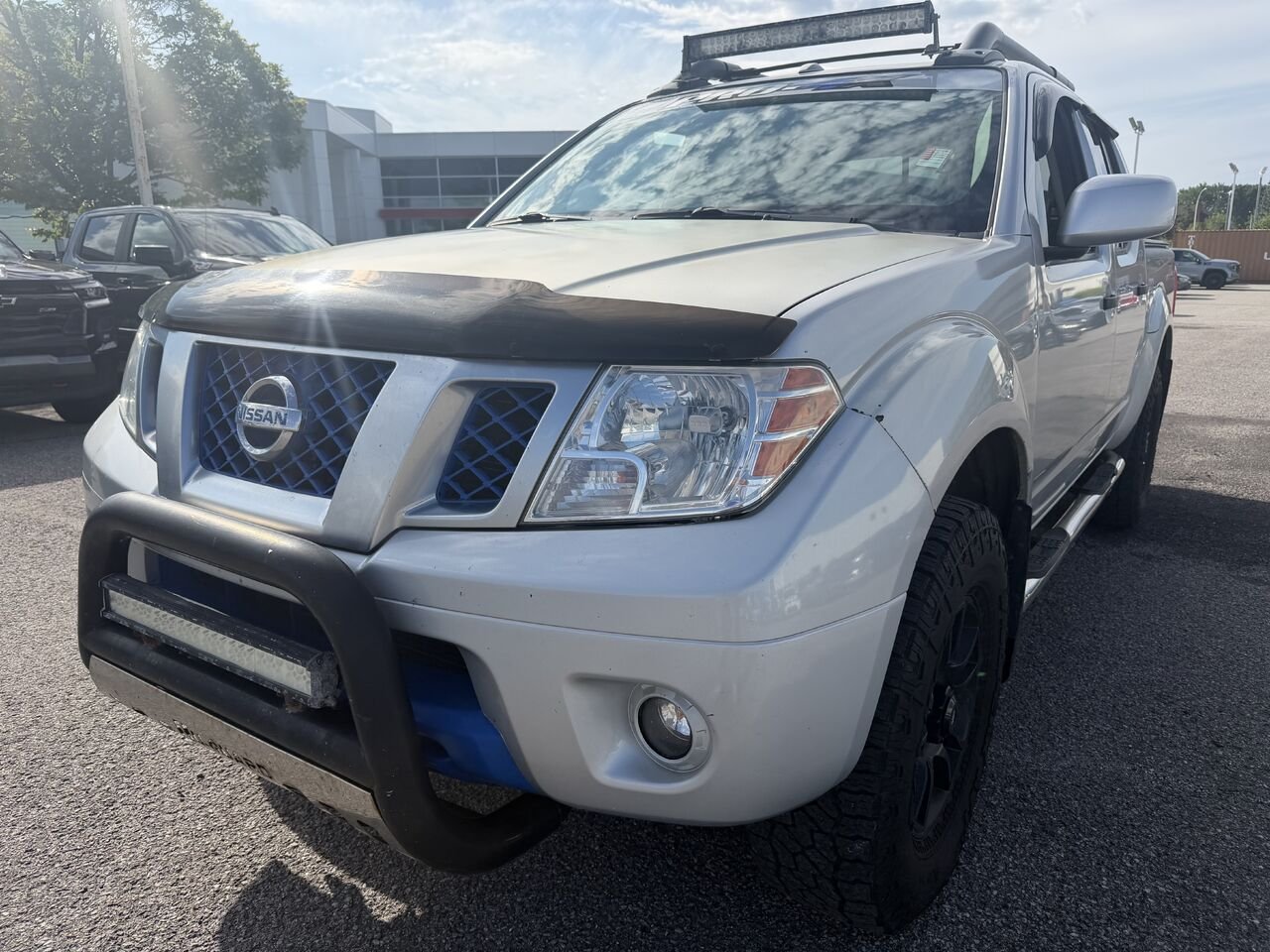 NISSAN FRONTIER PRO-4X SV cabine double 4x4 caisse longue BA 2018 Gris Gatineau - photo #0
